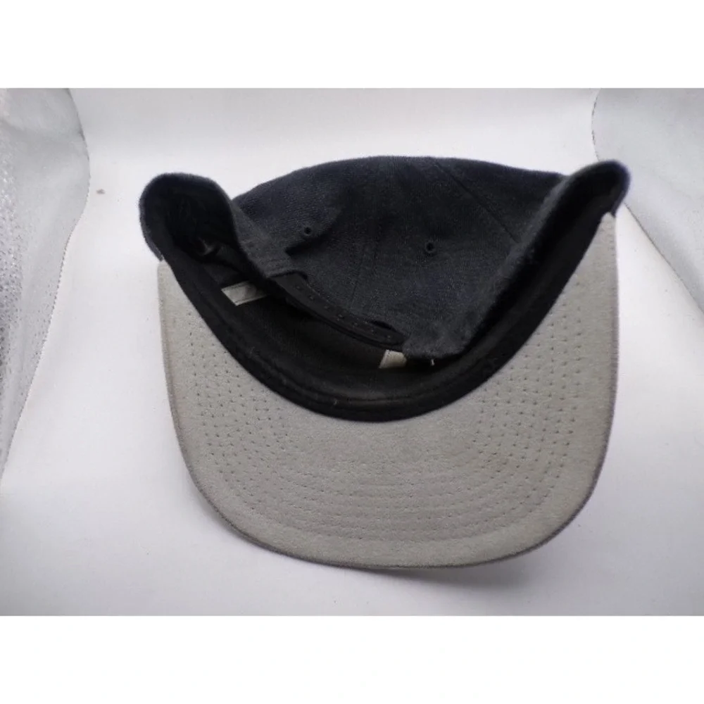 H&M divided snapback